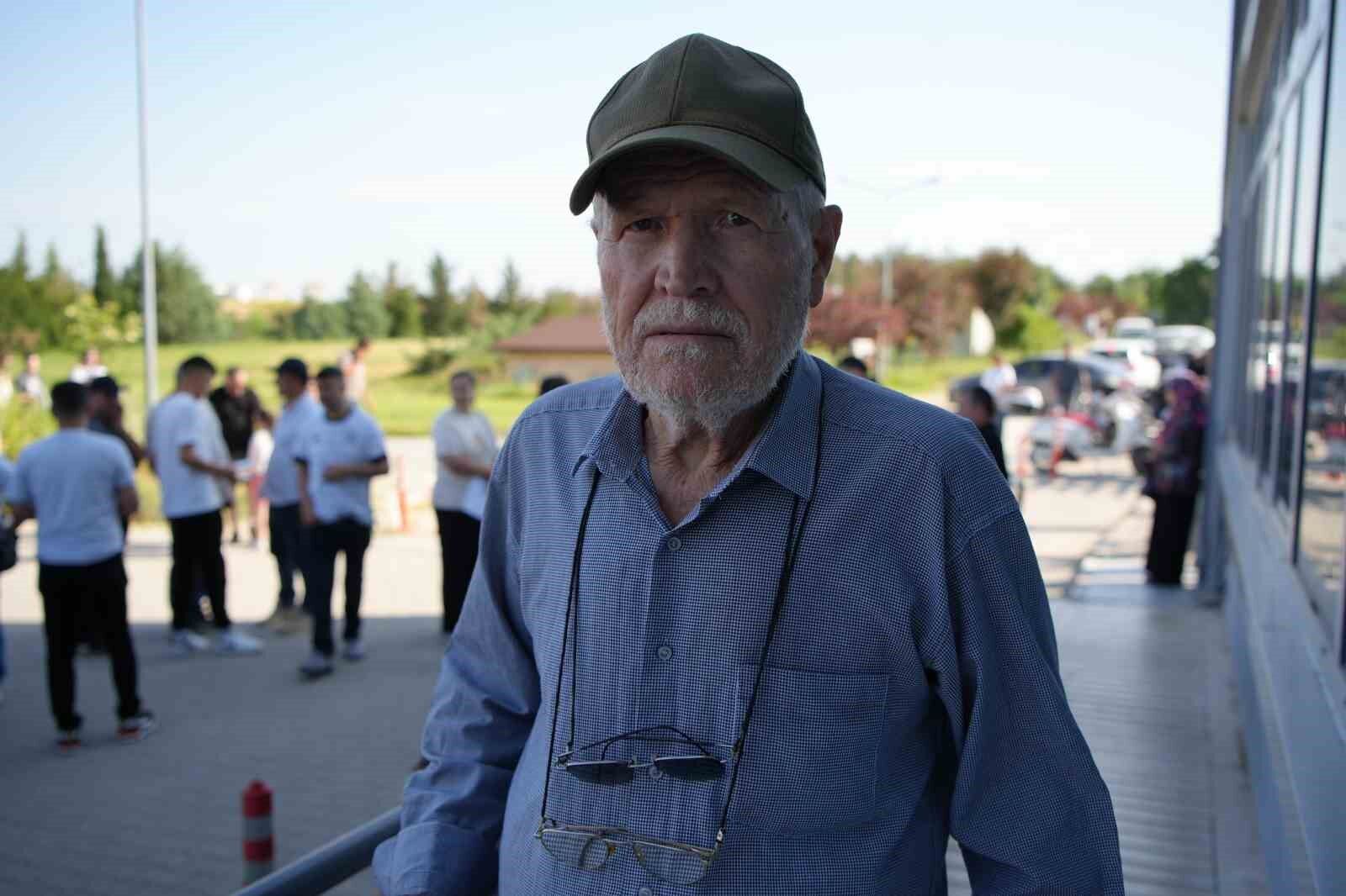 YKS’nin en yaşlı adayı 81 yaşındaki