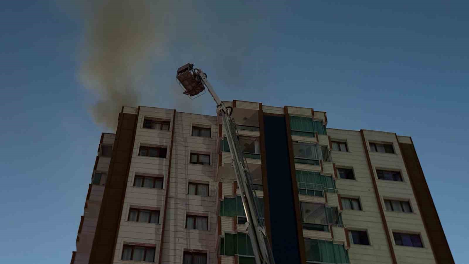 Diyarbakır’daki yangında can pazarı: Mahsur kalan bebek kurtarıldı