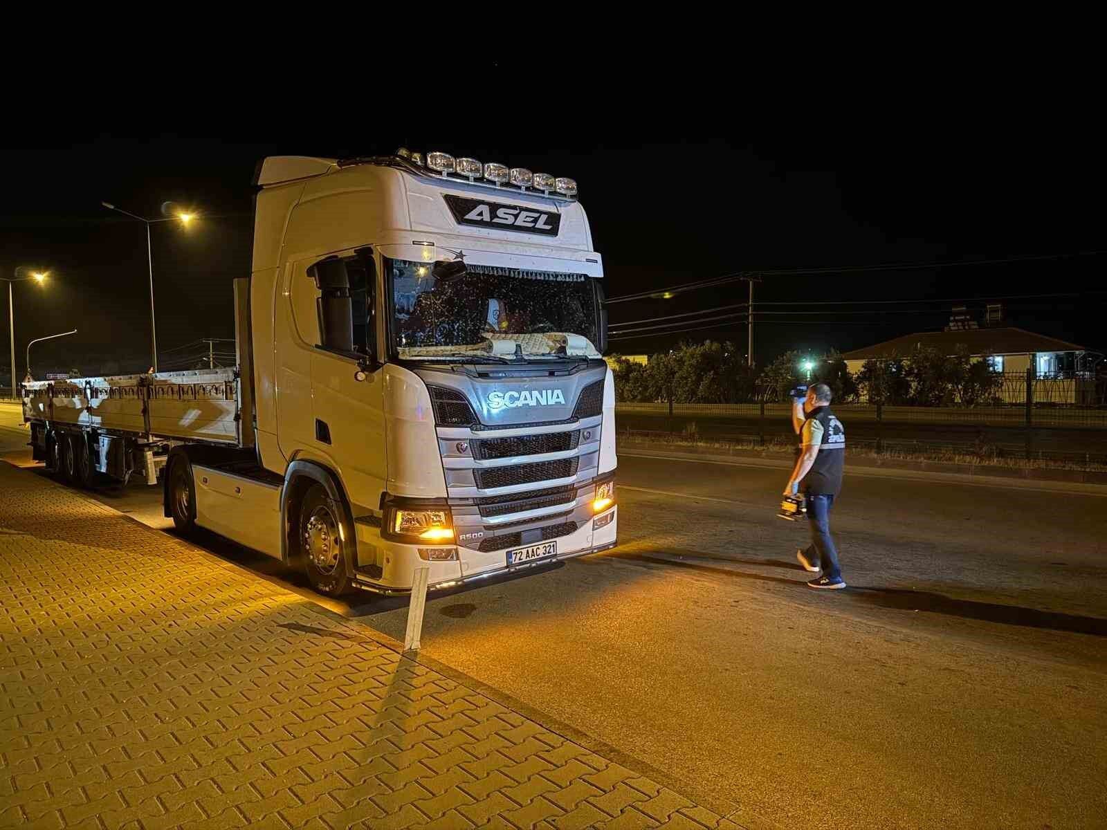 Tırla çarpışan motosiklet sürücüsü hayatını kaybetti