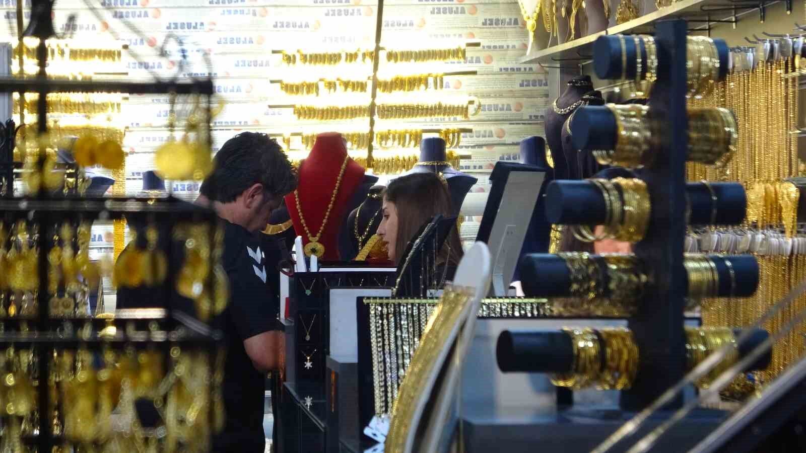 Van’da düğünlerin yeni gözdesi: İmitasyon takılar