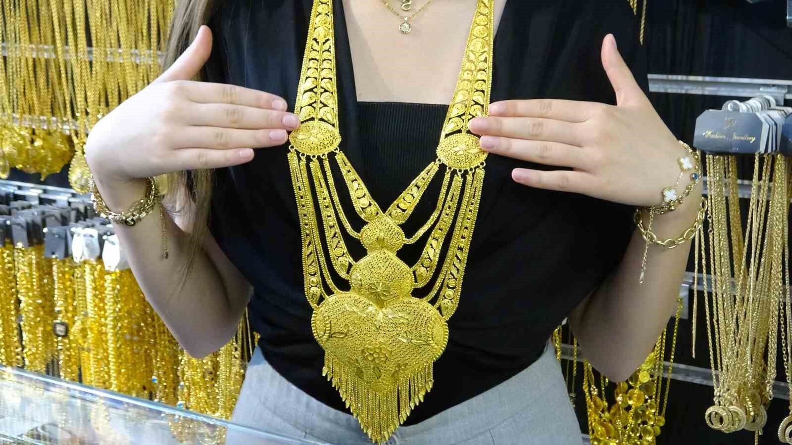 Van’da düğünlerin yeni gözdesi: İmitasyon takılar