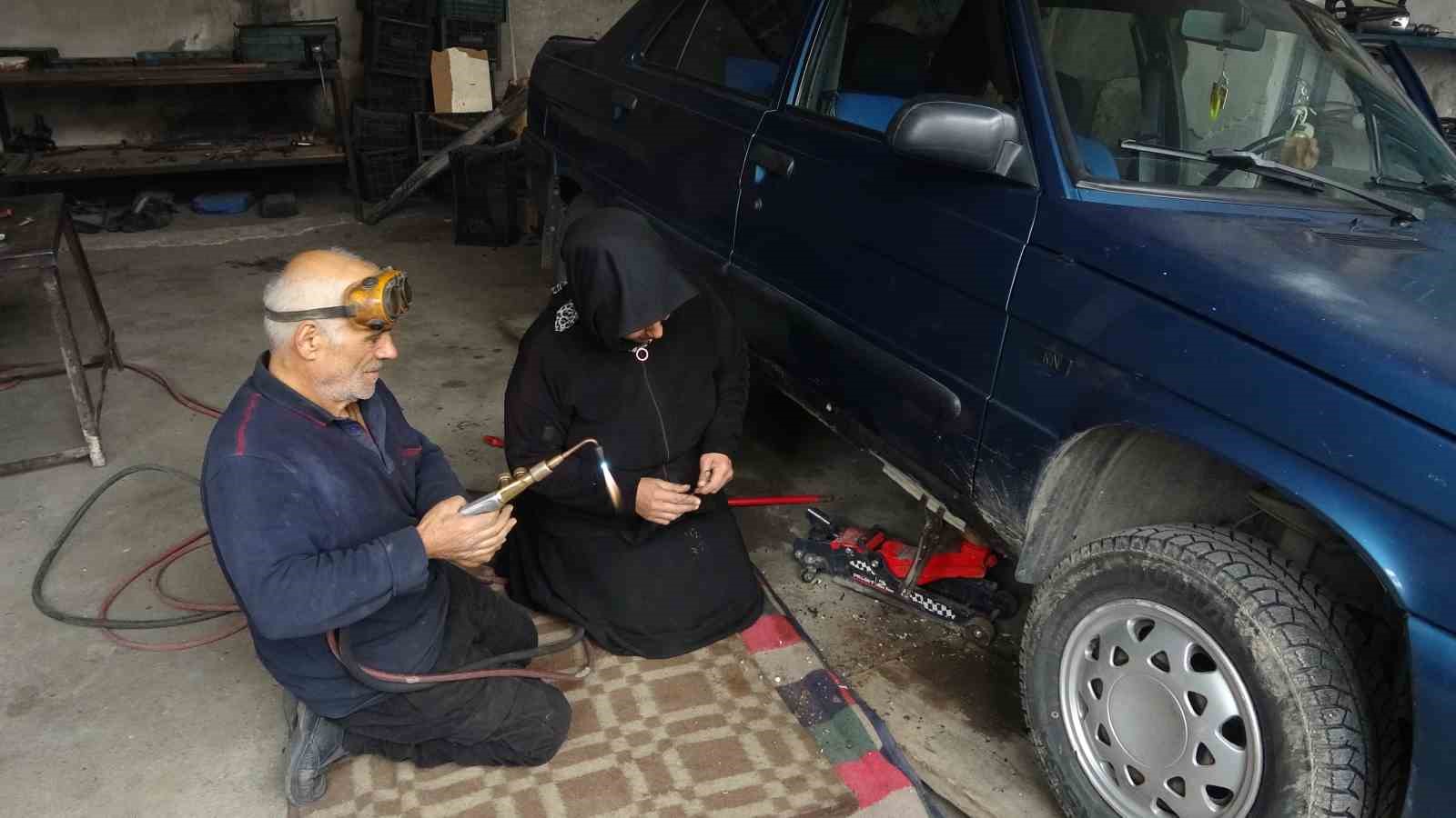 40 yıllık eşinin dağ gibi arkasında durdu: Sanayinin tek kadın çırağı 25 yıldır usta eşine çıraklık yapıyor