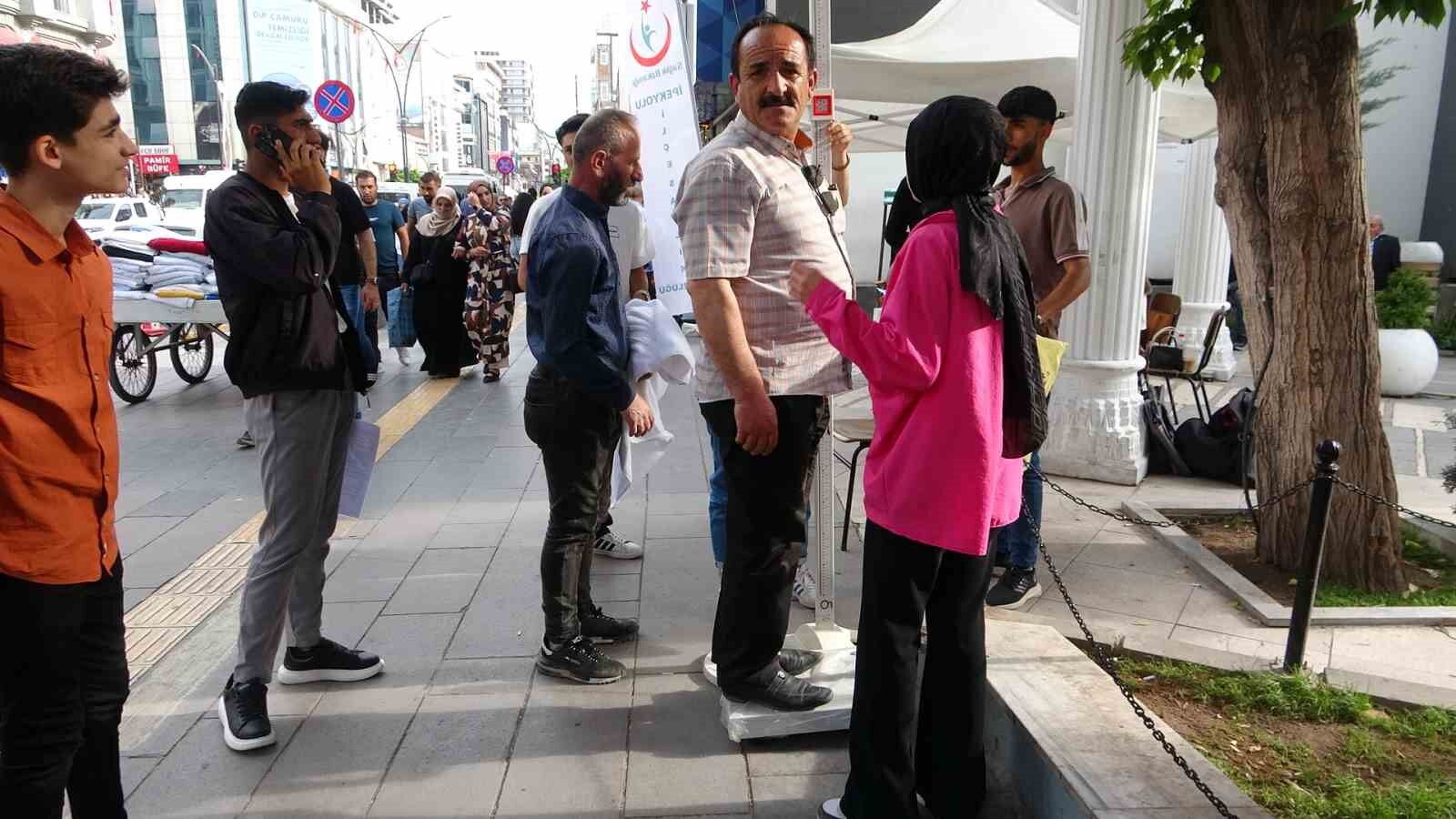 İpekyolu Sağlık Müdürlüğünden sigara ve obezite ile mücadele standı