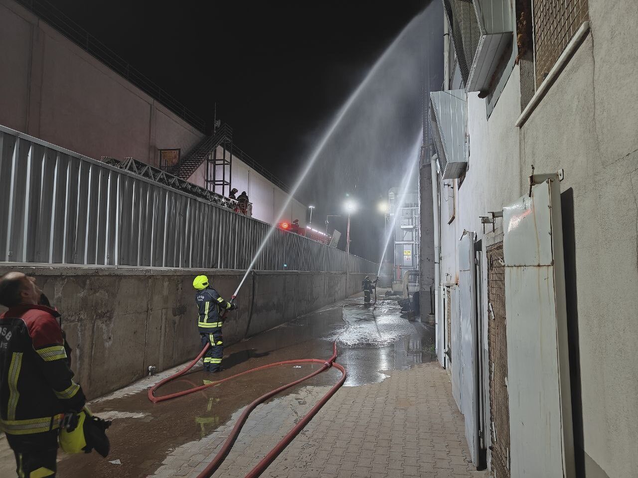 Kayseri’de ahşap fabrikasında korkutan yangın