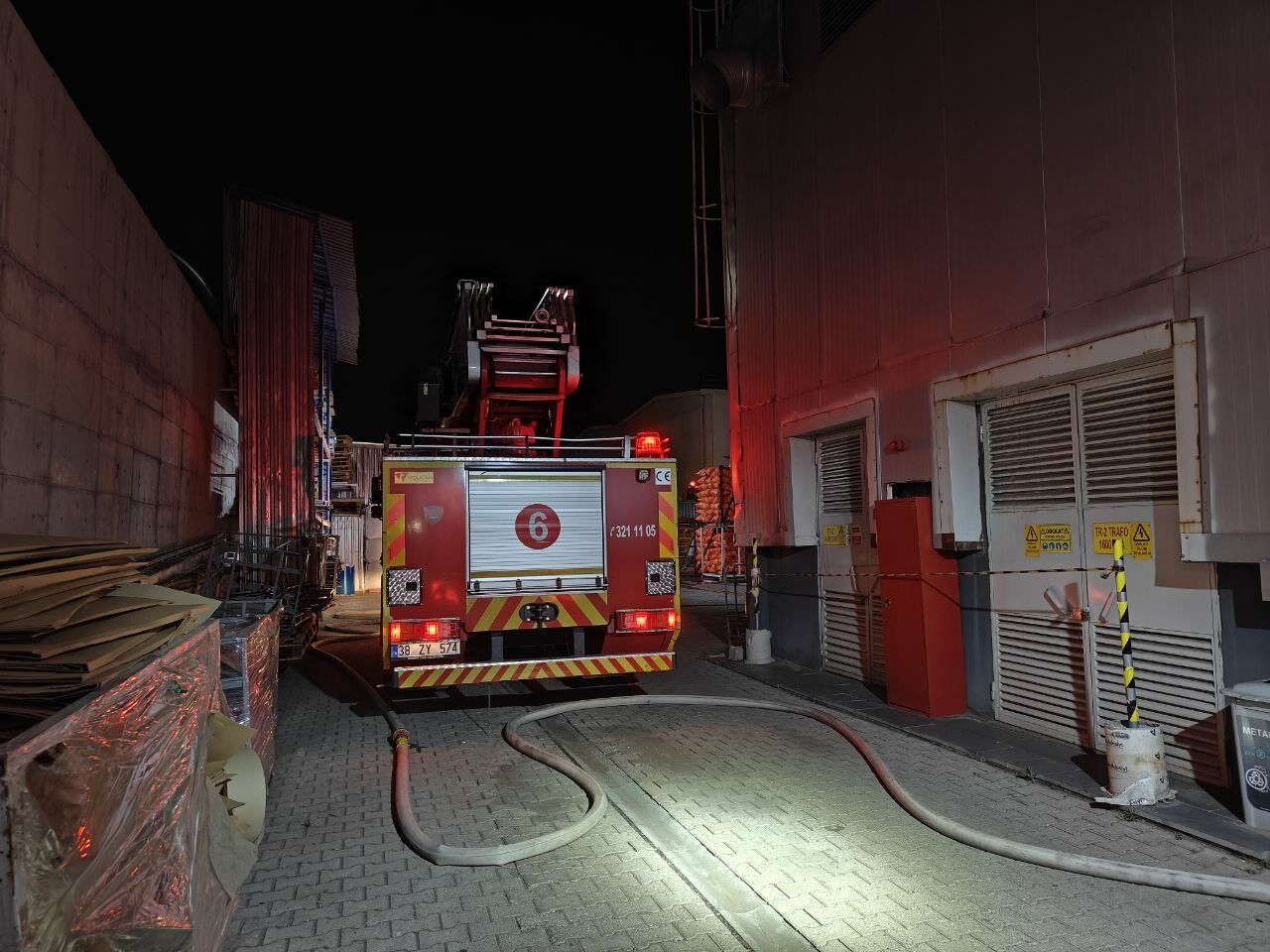 Kayseri’de ahşap fabrikasında korkutan yangın