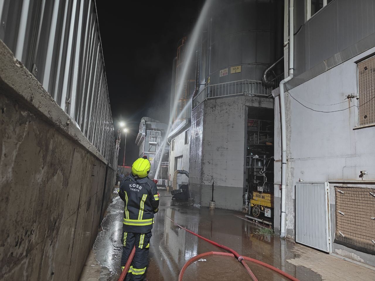 Kayseri’de ahşap fabrikasında korkutan yangın