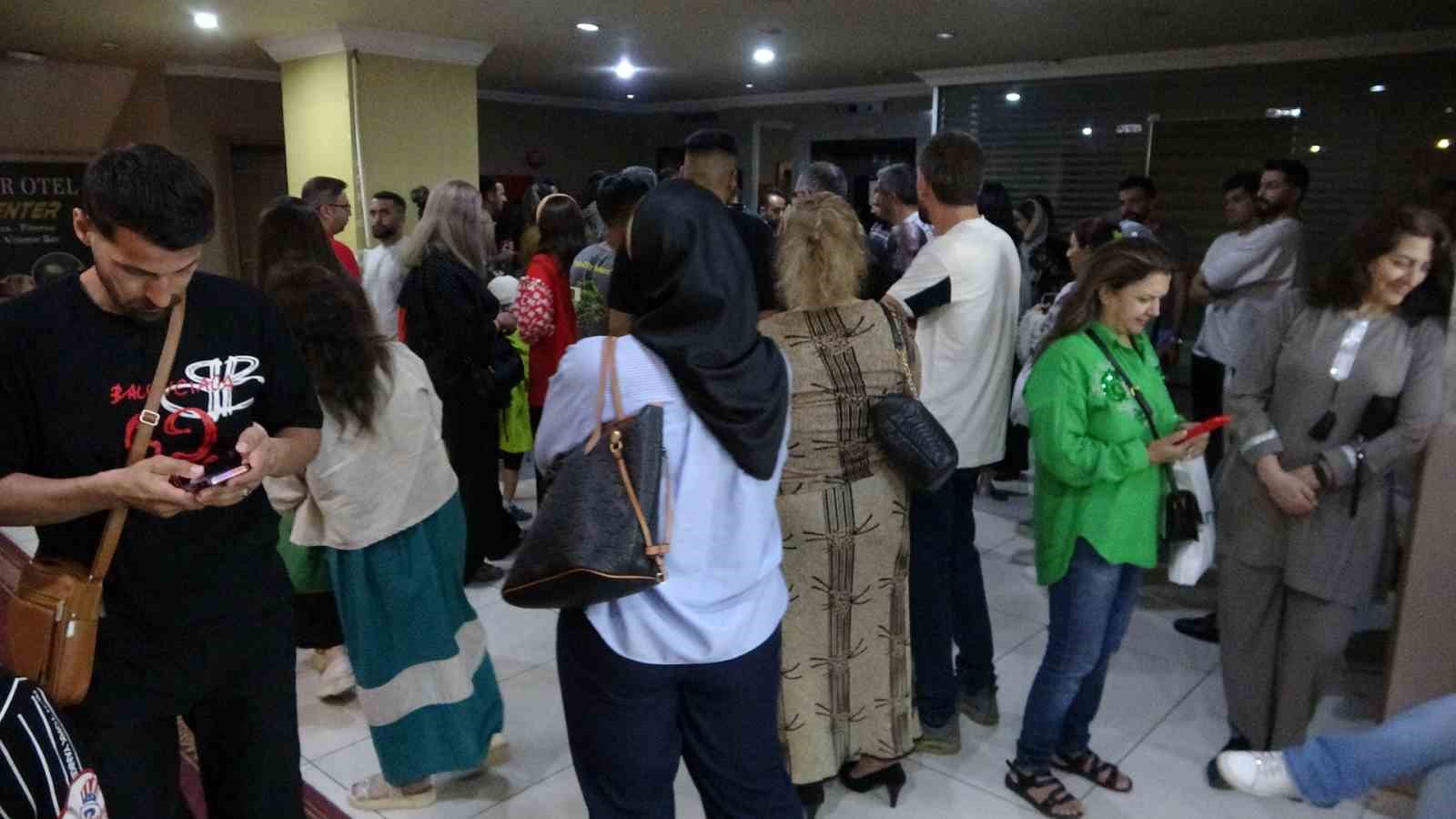 İranlı turistler Van esnafına çifte bayram yaşattı