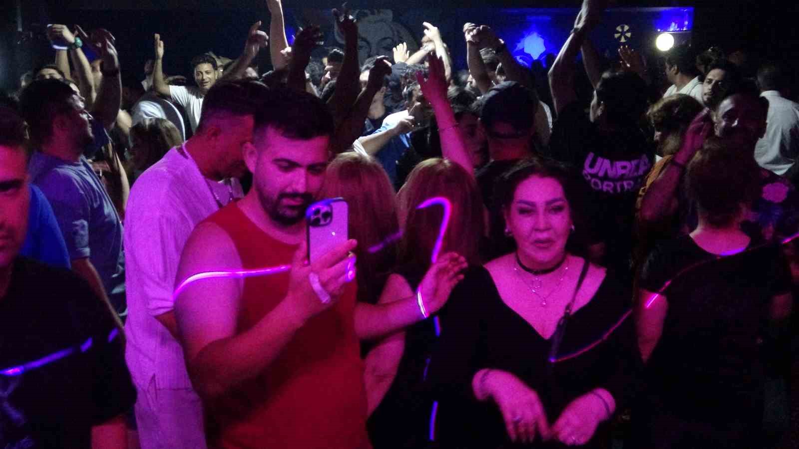 İranlı turistler Van esnafına çifte bayram yaşattı