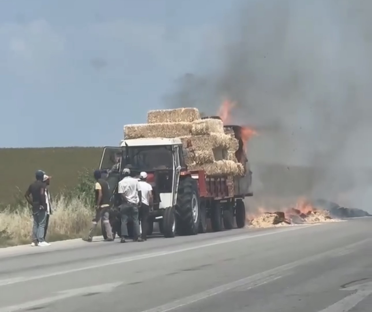 Edirne’de balya yüklü römorkta yangın çıktı