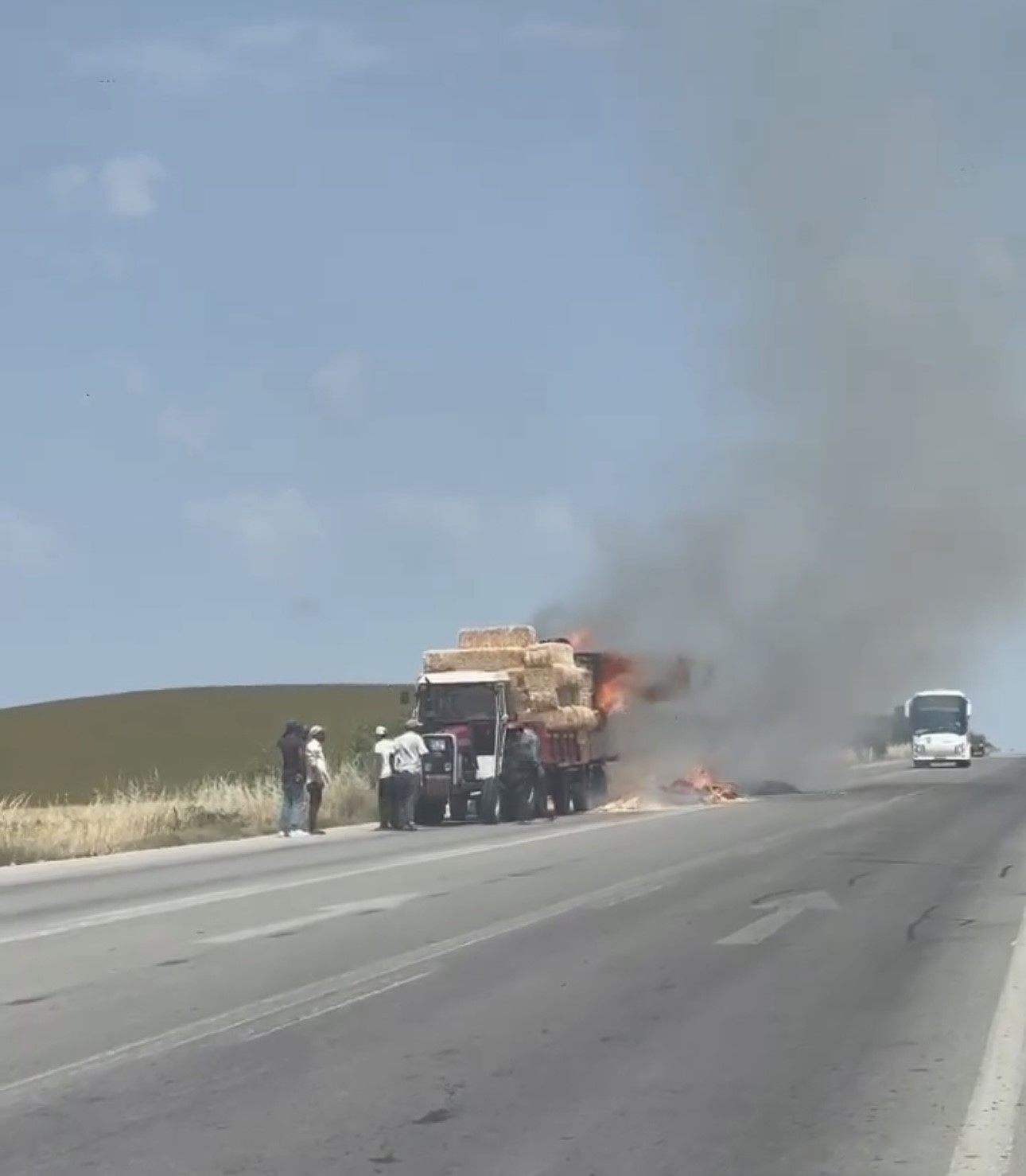 Edirne’de balya yüklü römorkta yangın çıktı