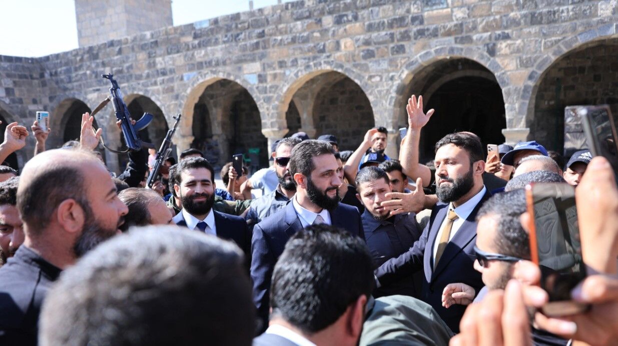 Suriye Devlet Başkanı Şara, ilk kez ziyaret ettiği Dera'da yoğun ilgi gördü