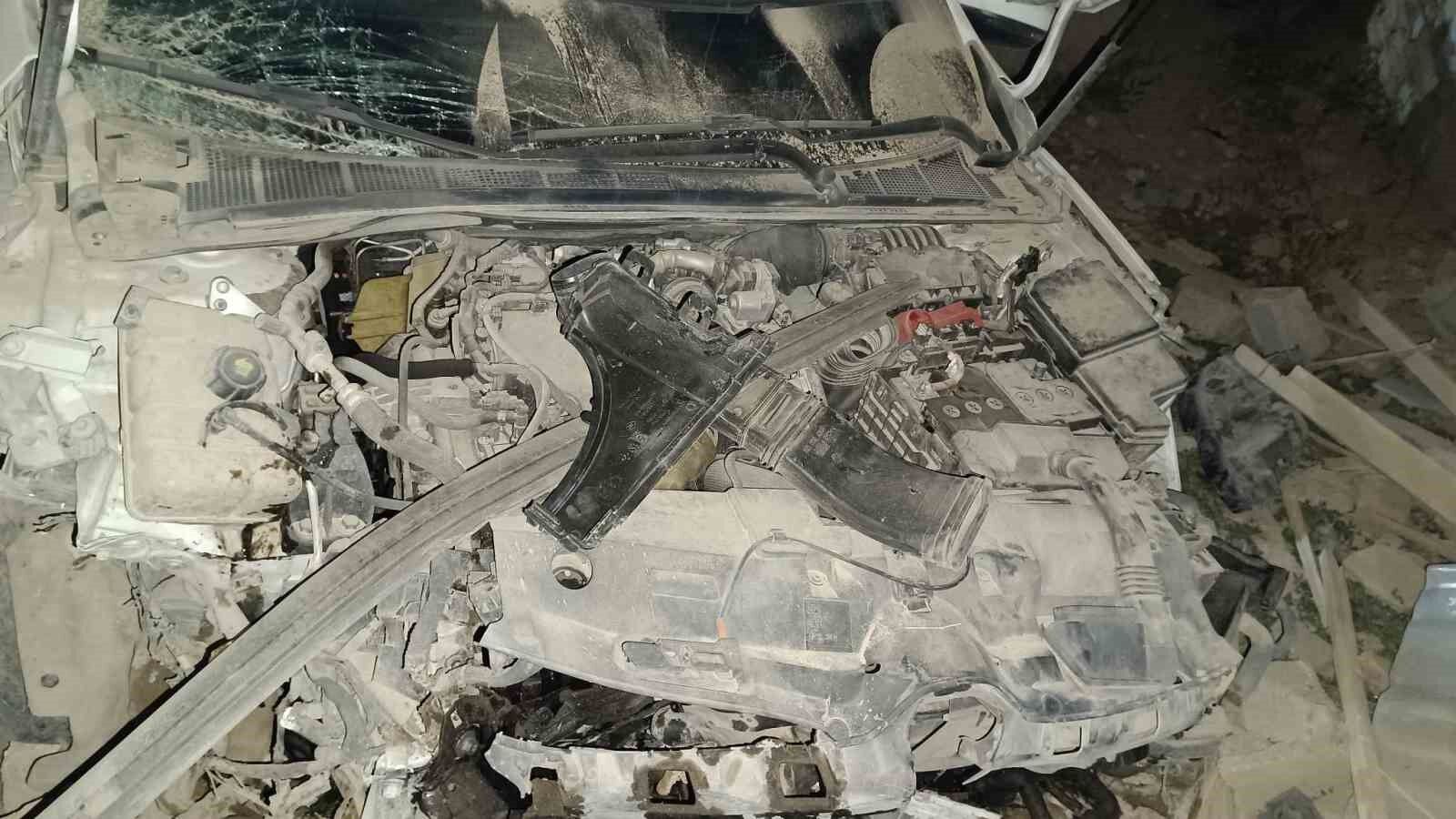 Van’da otomobil duvara çarptı: 1 yaralı