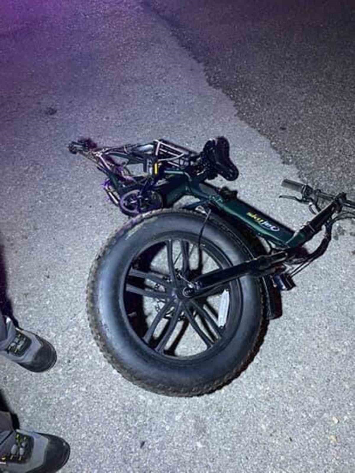 Otomobilin çarptığı bisikletli yaşamını yitirdi