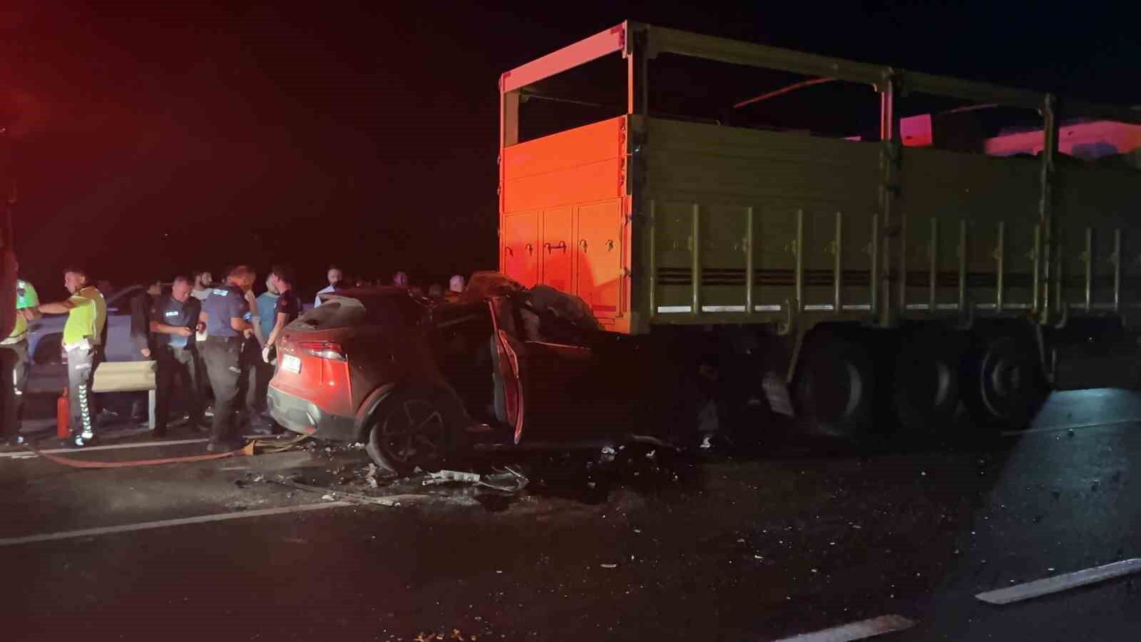 D-650’de cip, kamyona ok gibi saplandı: 1 ölü