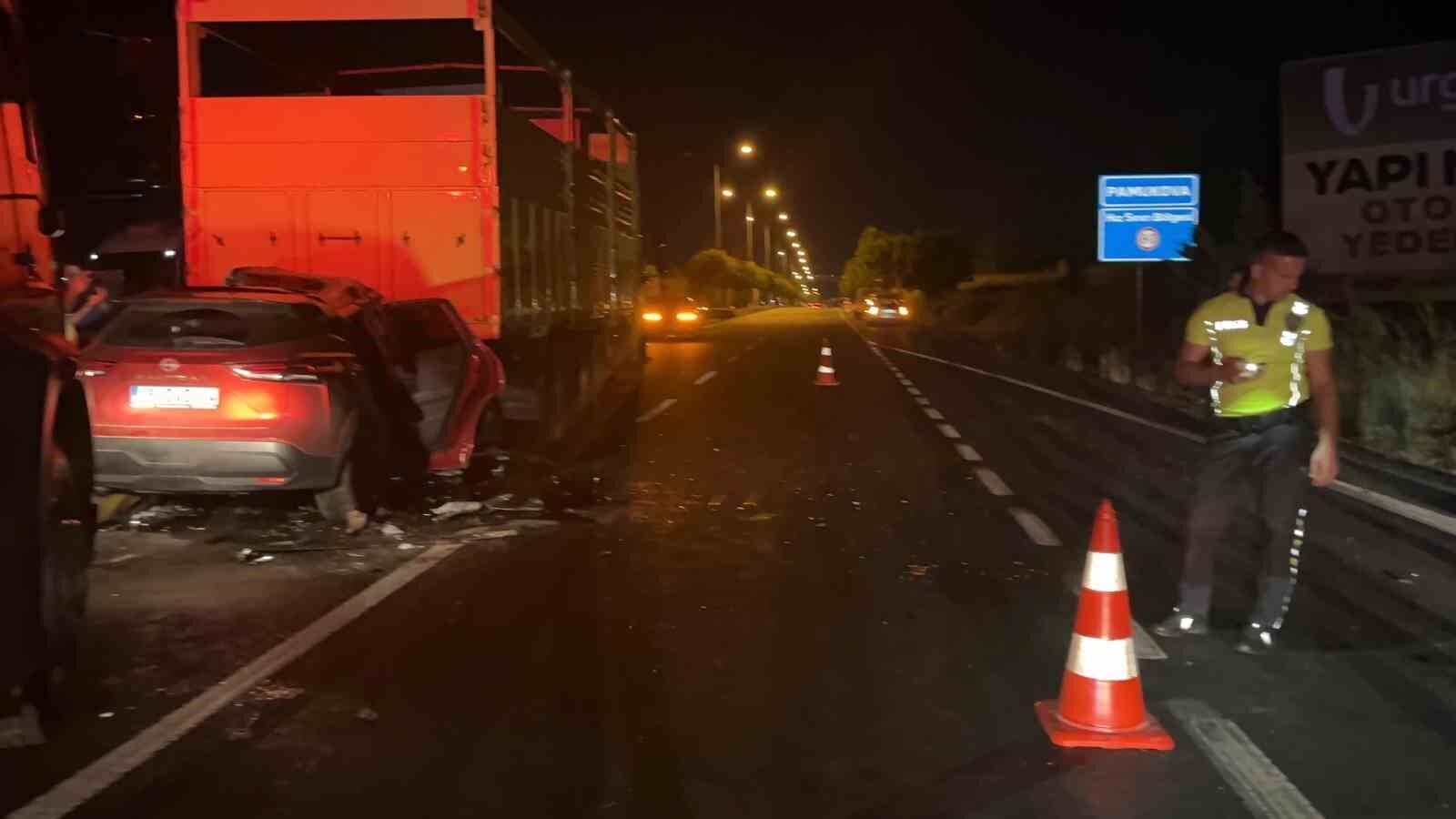 D-650’de cip, kamyona ok gibi saplandı: 1 ölü