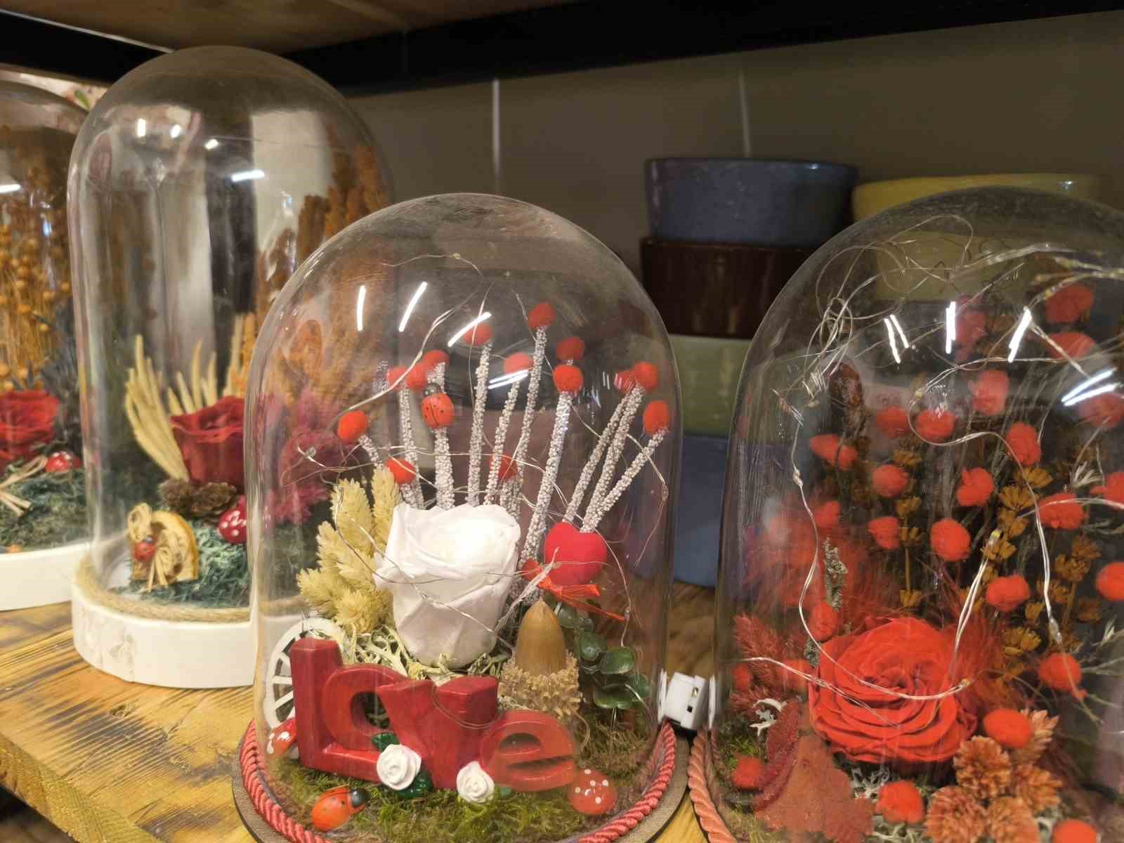 Kırşehir’de vatandaşlar teraryum ve canlı çiçeklere yöneldi