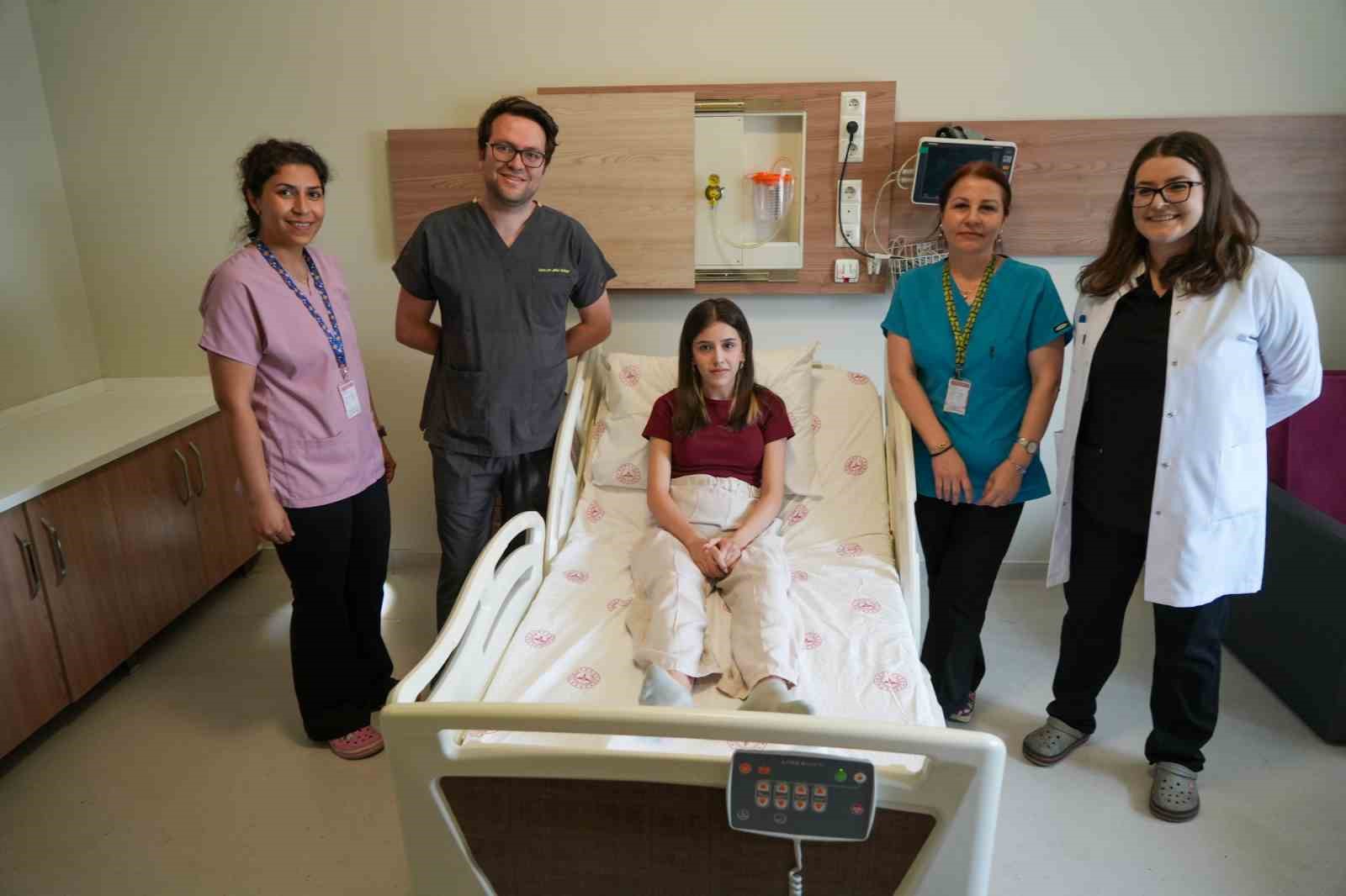 Kesilmek üzere olan bacak doktorların dikkatli müdahalesiyle kurtarıldı