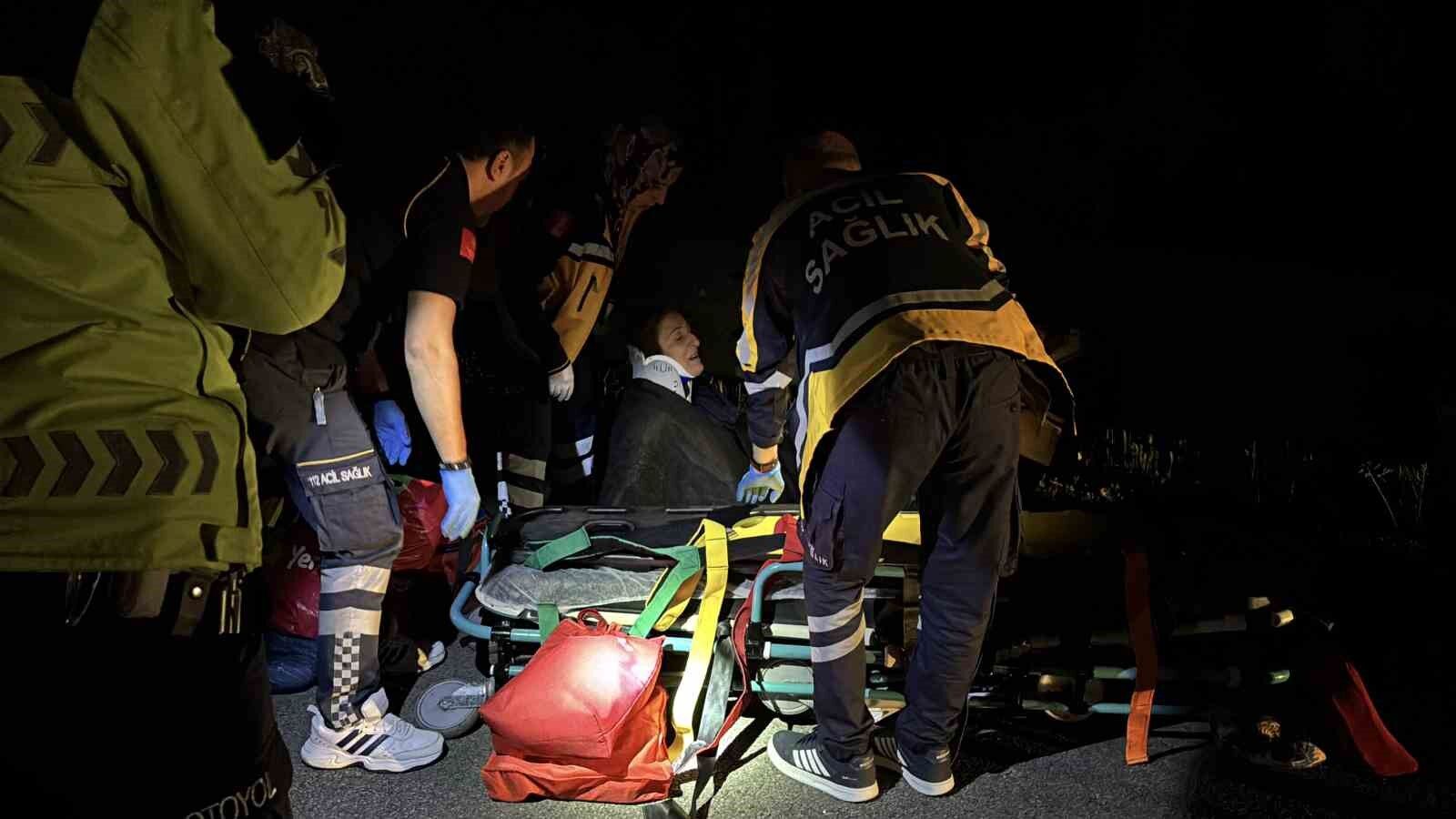 TEM’de can pazarı... Tüp yüklü kamyon ile minibüs çarpıştı: 16 yaralı