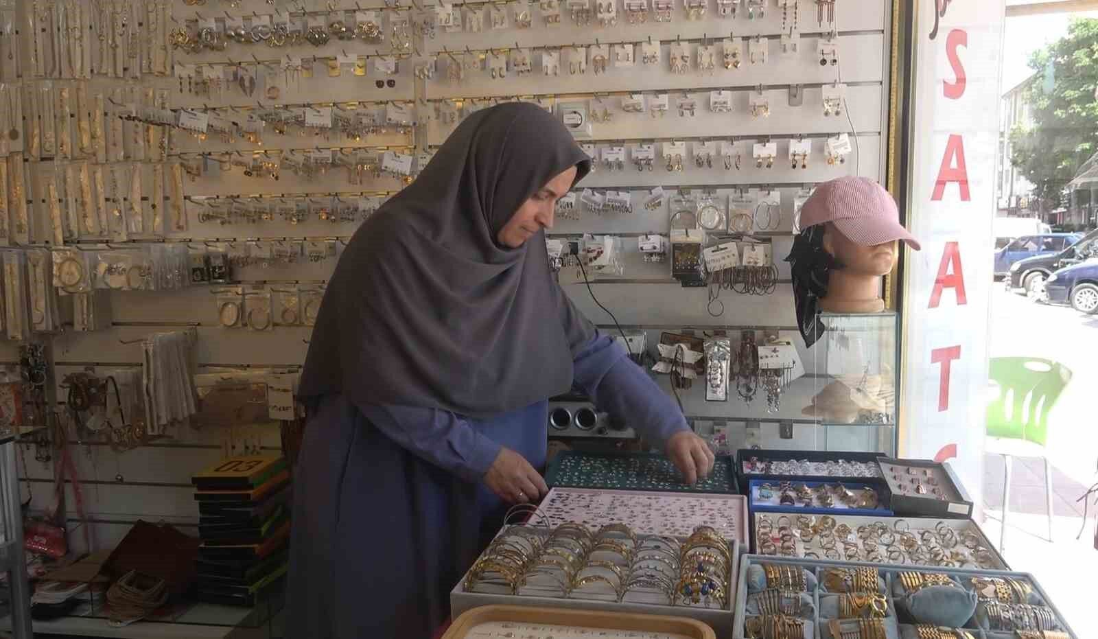 Hayalini gerçekleştirdi, kendi işinin patronu oldu: Kadın girişimcinin küçük dükkanında büyük azmi