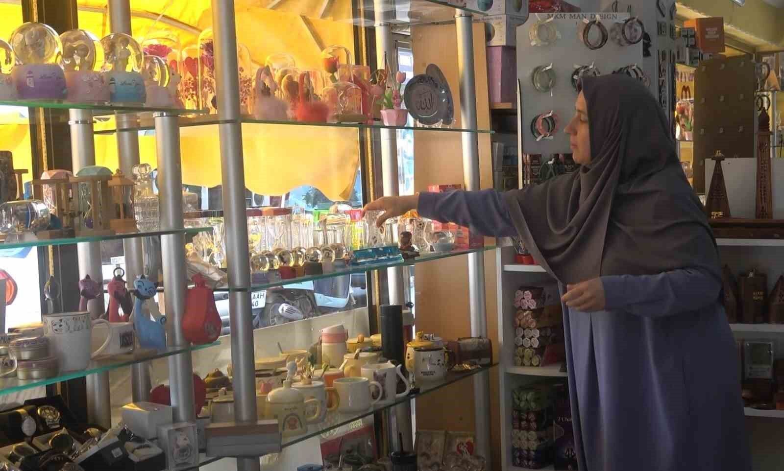 Hayalini gerçekleştirdi, kendi işinin patronu oldu: Kadın girişimcinin küçük dükkanında büyük azmi
