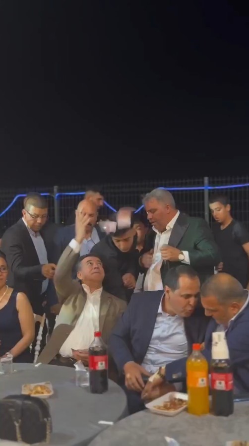 Şanlıurfa’da belediye başkanlarının düğünde para saçması tepki çekti