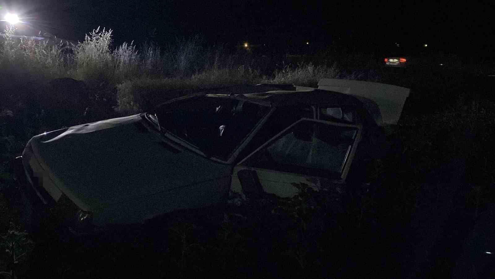 Palete çarpan otomobil tarlaya savruldu: 1 yaralı