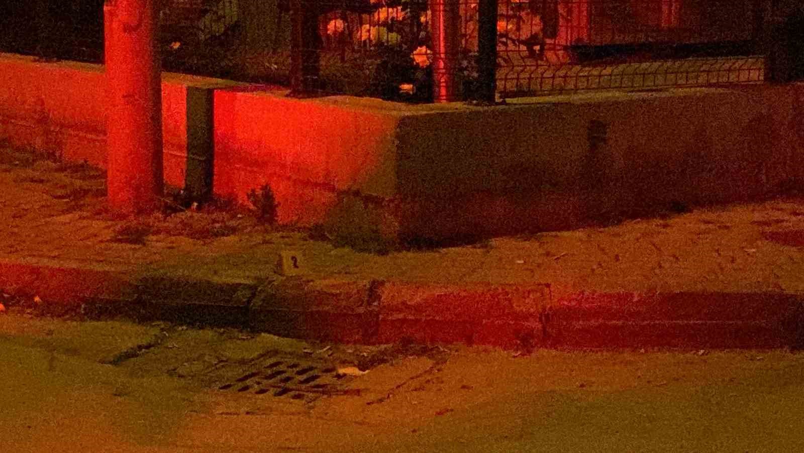 17 yaşındaki genç, tanımadığı şahıslar tarafından bıçaklandı