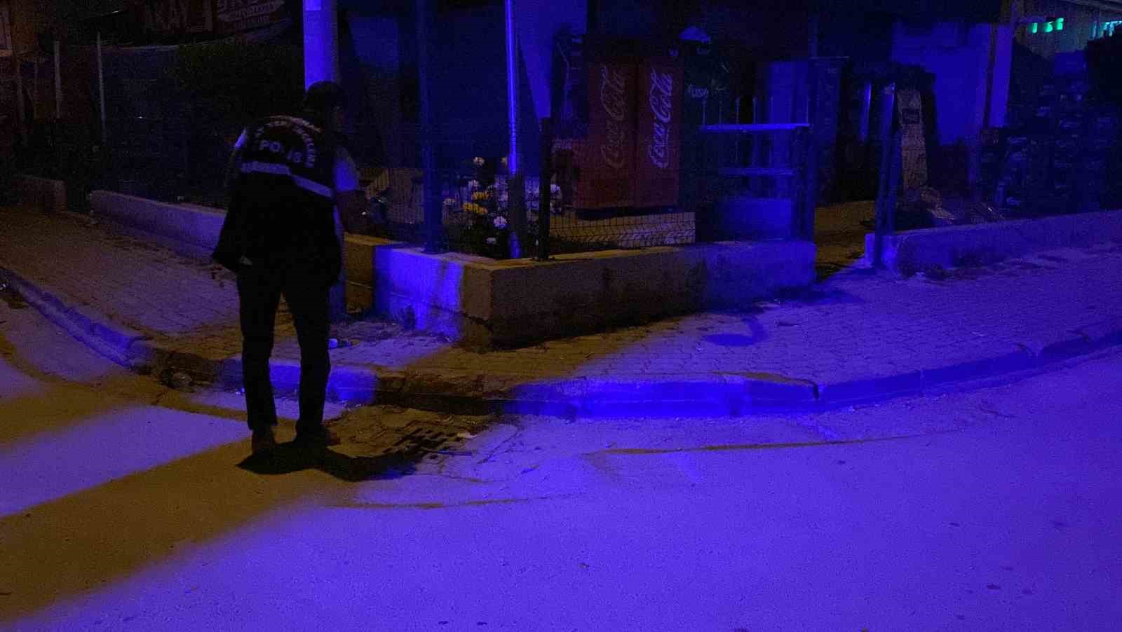 17 yaşındaki genç, tanımadığı şahıslar tarafından bıçaklandı