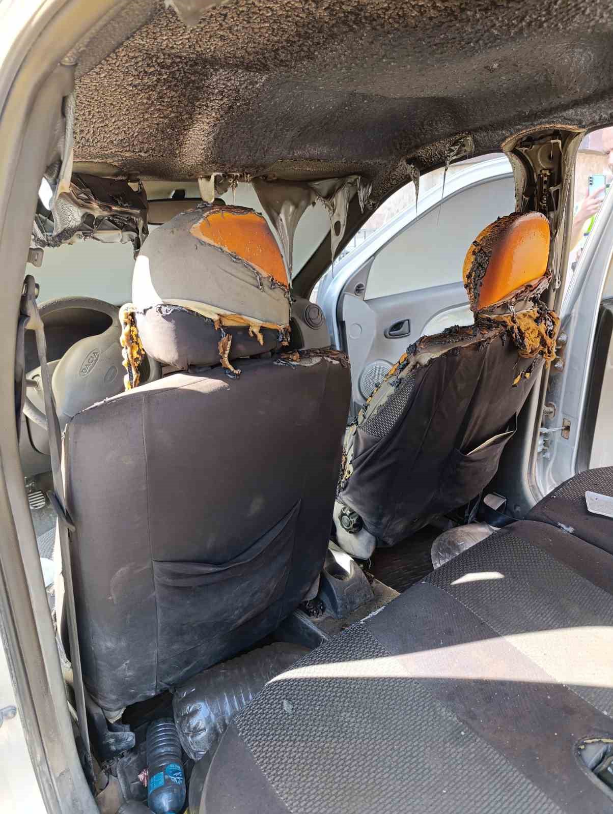 Araçta unutulan cep telefonu patladı, otomobil alev aldı