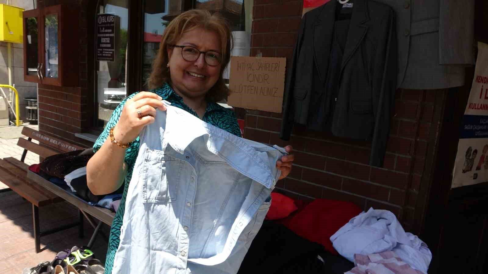 Kadın muhtardan örnek çalışma: İhtiyaç fazlasını alıp, ihtiyacı olanlara dağıtıyor