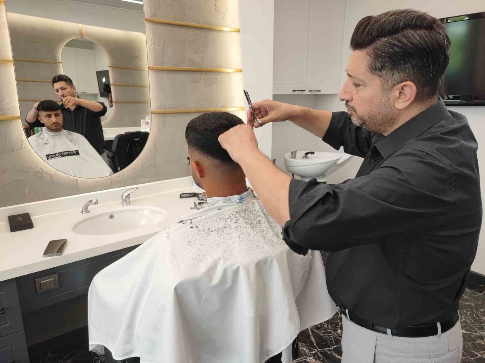 Adana’da berberin WhatsApp hesabı kopyalandı: Müşterilerden para istendi