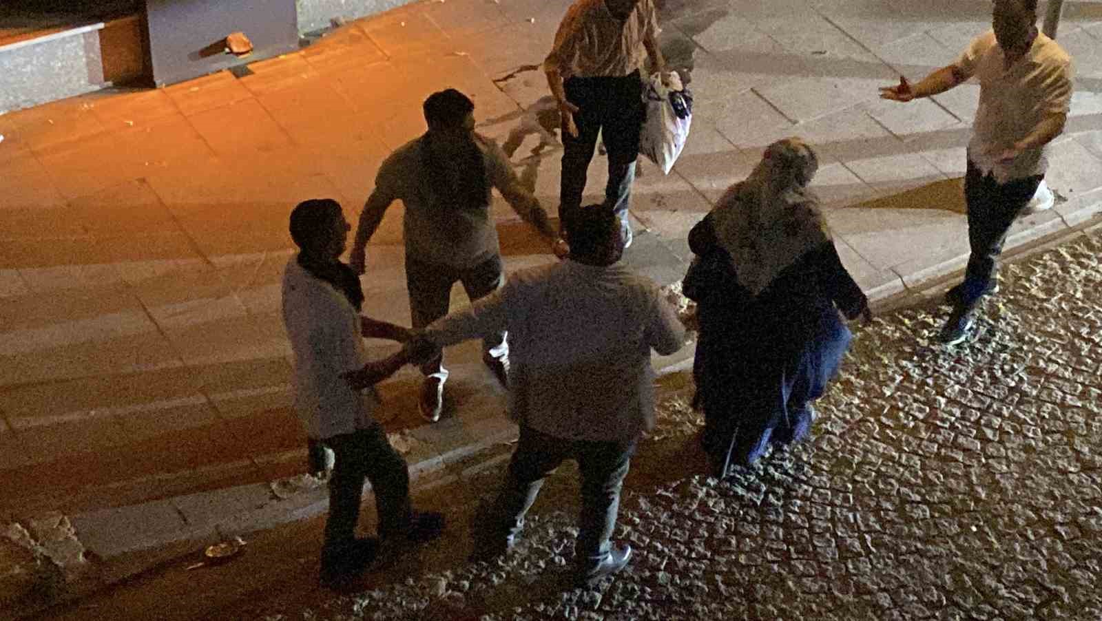 Düğün konvoyundaki kalabalık grup arasında gerginlik yaşandı