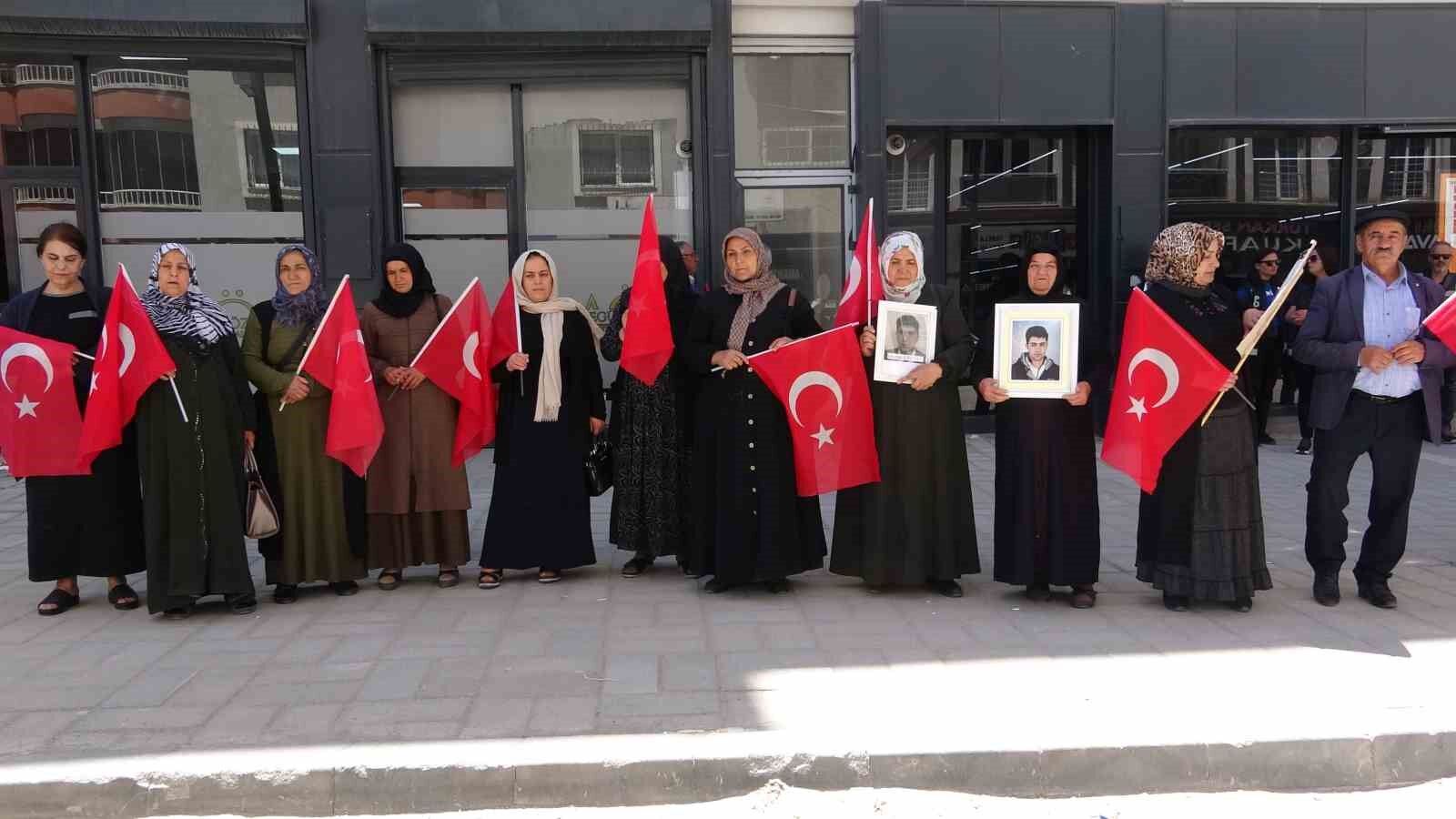 Evlat nöbetindeki aileler: 