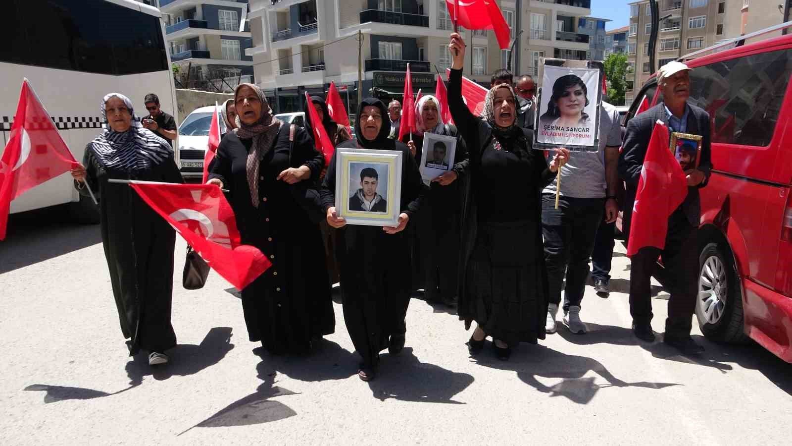 Evlat nöbetindeki aileler: 