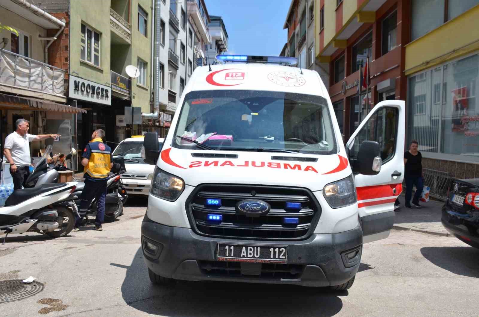 Otomobil ile motosiklet çarpıştı; 1 yaralı