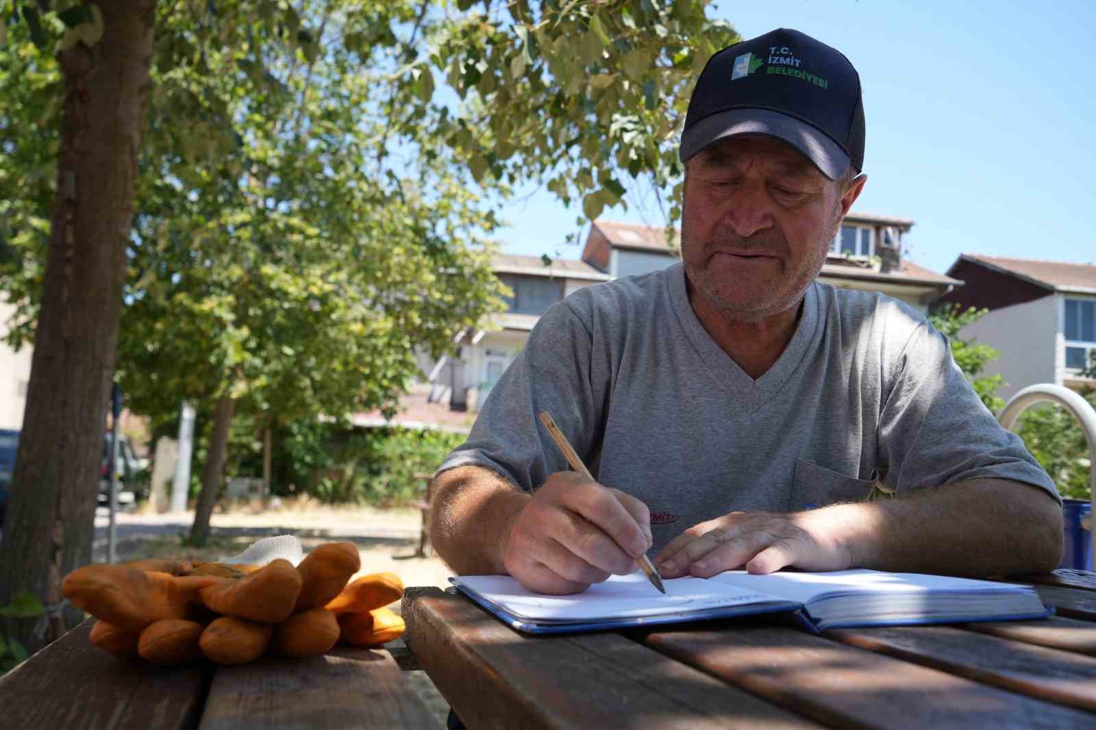 Temizlik işçisinin sıra dışı yeteneği: Güneşi kalem gibi kullanıyor