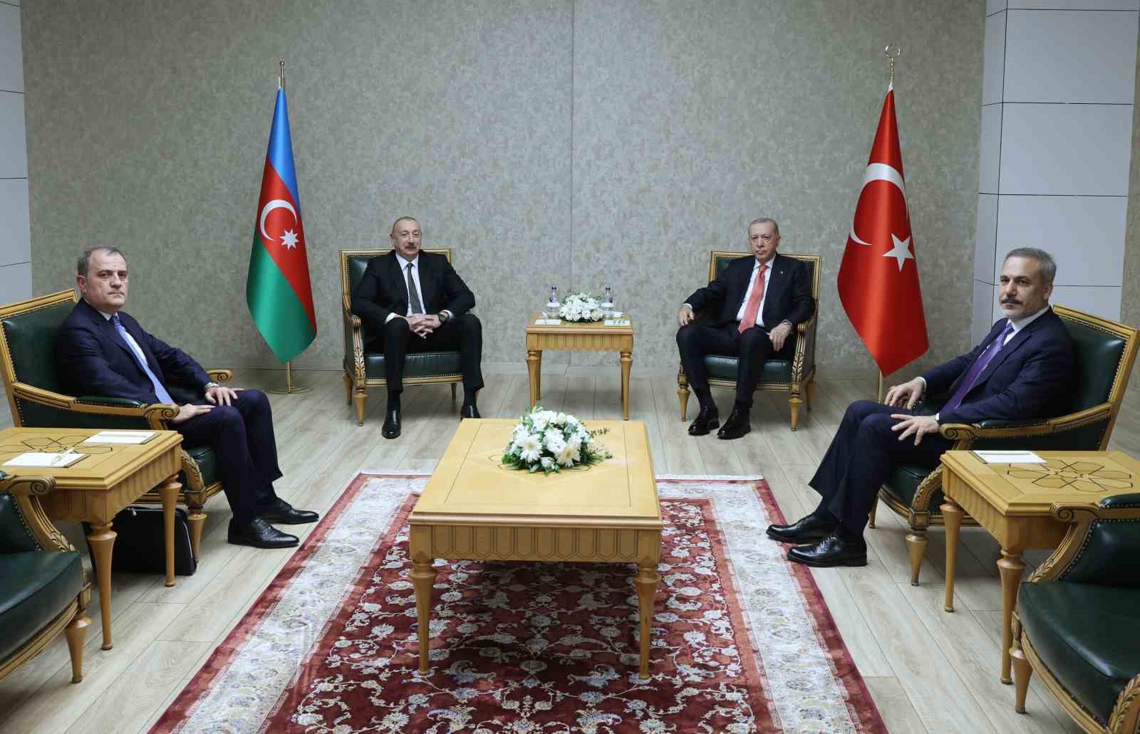 Cumhurbaşkanı Erdoğan, Azerbaycan Cumhurbaşkanı Aliyev ile bir araya geldi