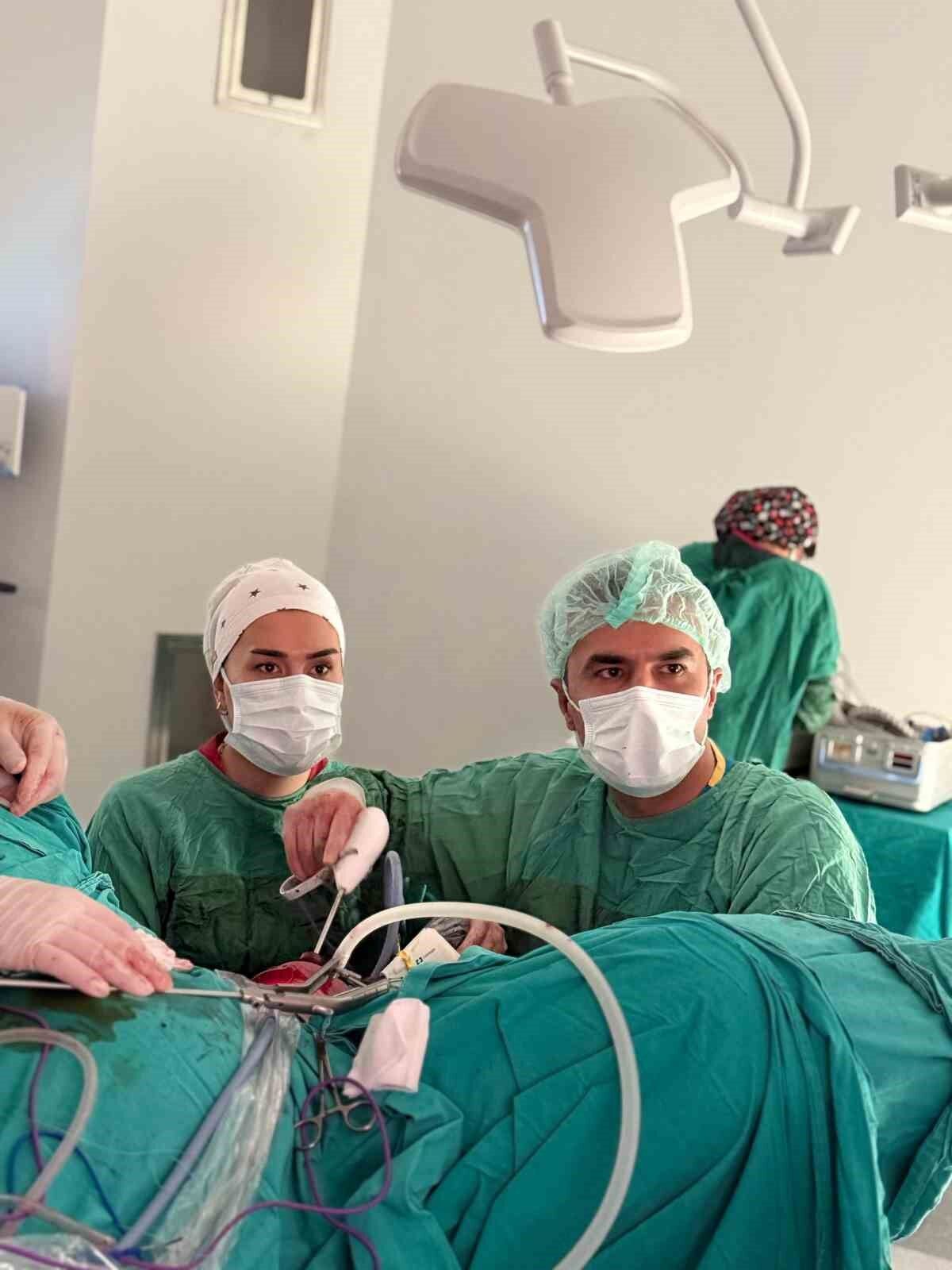 Kadın hastalıklarına V-Notes tekniğiyle ameliyat