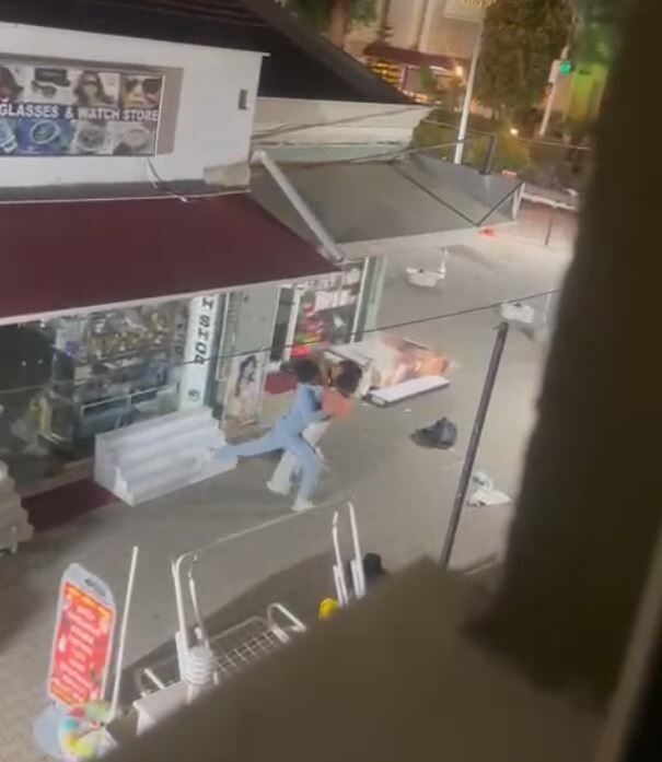 İngiliz turist kadınlar Marmaris’i birbirine kattı