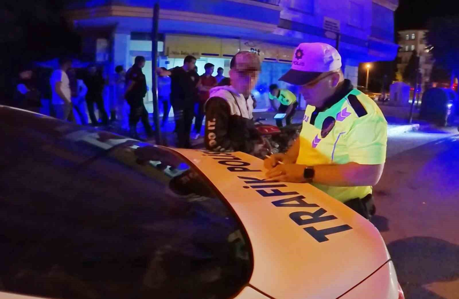 Yasal sınırın 16 kat üstünde alkollü çıkan sürücü ne polisi dinledi ne de sağlıkçıları