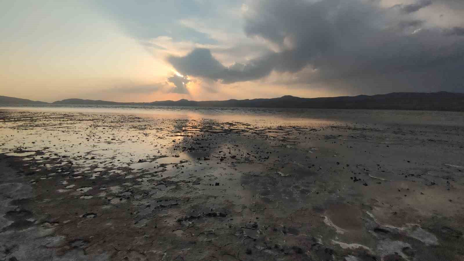 Erçek Gölü’nün kıyıları kuruyor: Uzmanlar uyarıyor