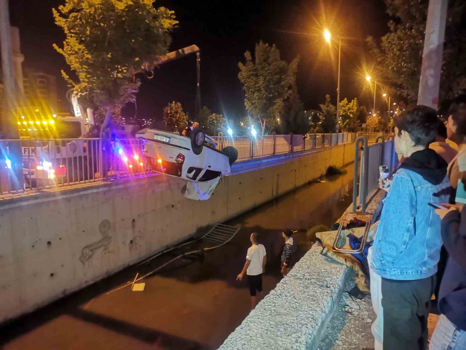 Kontrolden çıkan otomobil kanala düştü: 1 yaralı