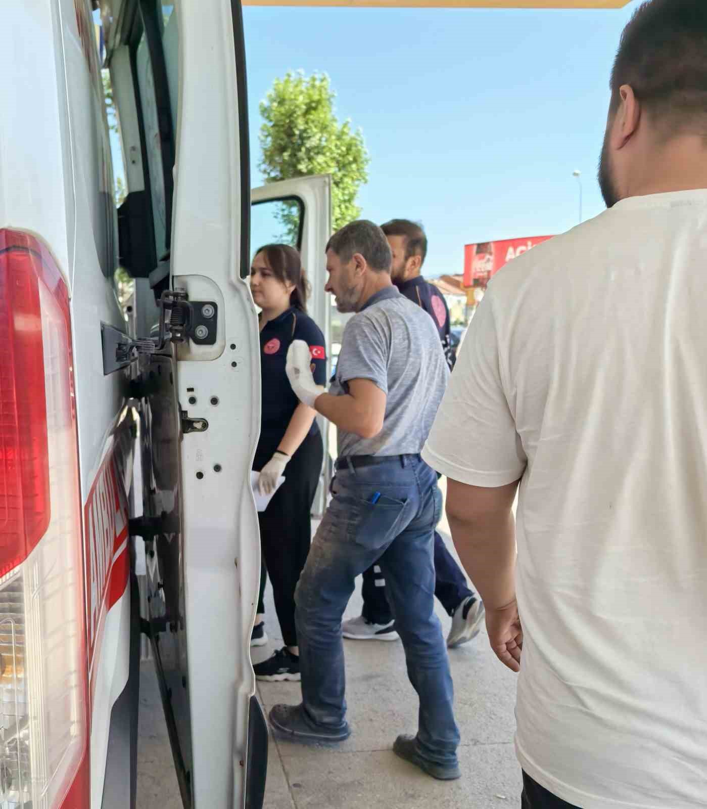 Elini bıçkıya kaptıran adamın parmakları parçalandı