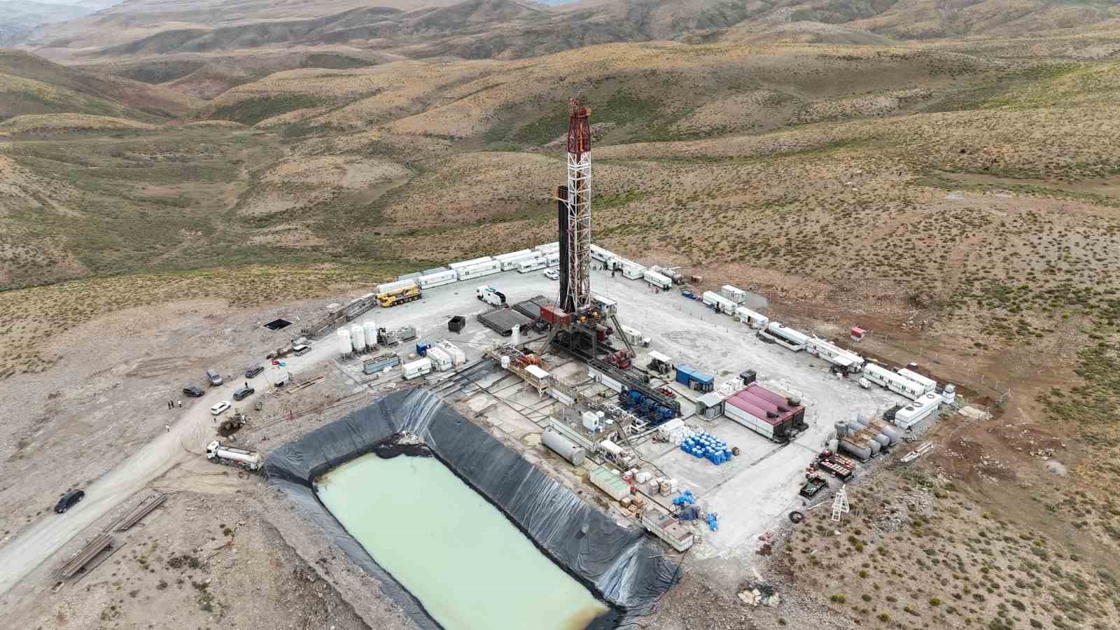 Kato Dağı’nda petrol heyecanı: 2 bin 800 metreye inildi