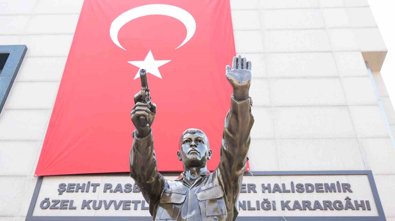 Darbe seyrini değiştiren kahraman: Ömer Halisdemir’in şehadet noktası özel zeminle korunuyor