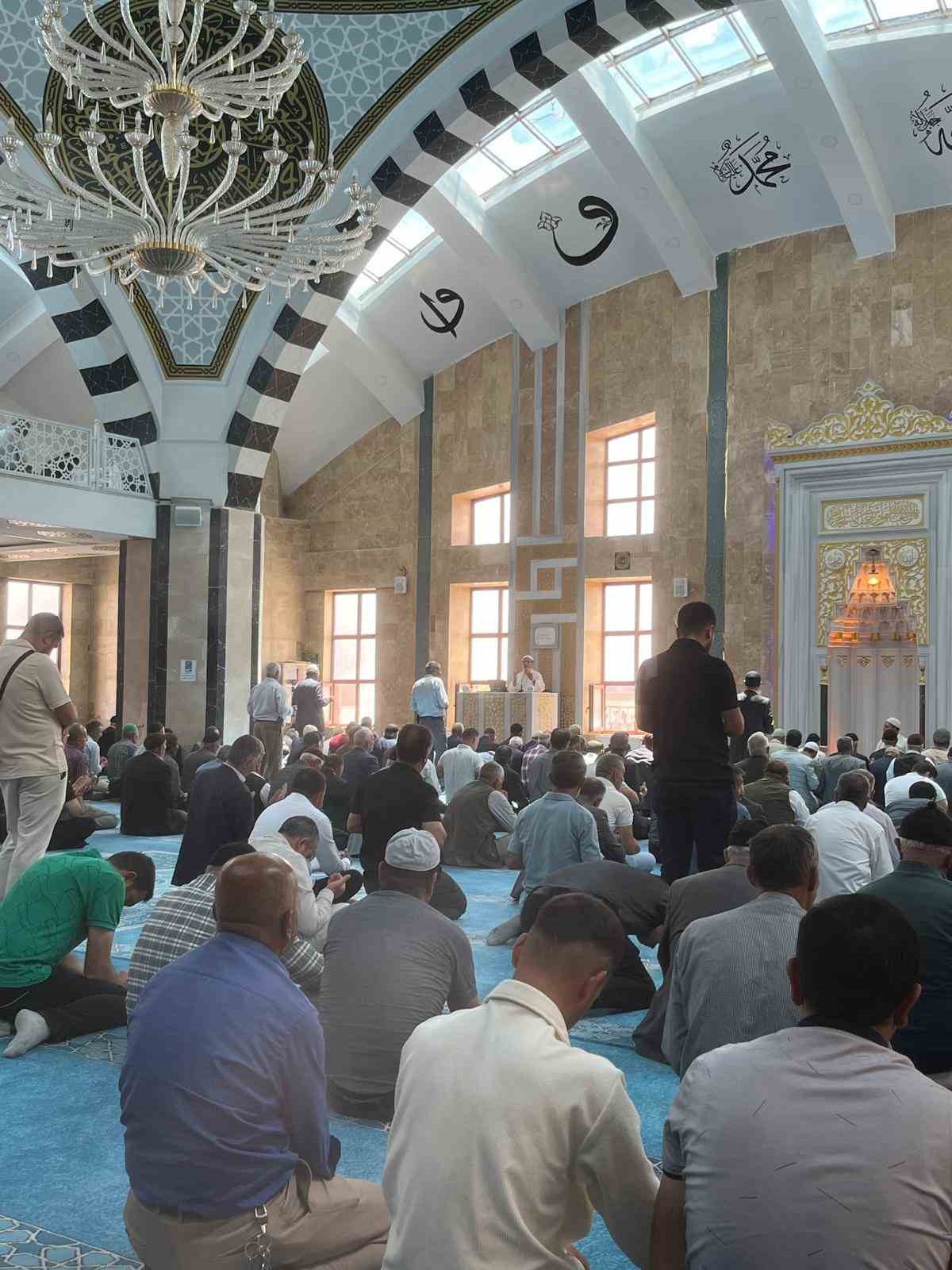 Çaldıran’da 15 Temmuz şehitleri dualarla anıldı