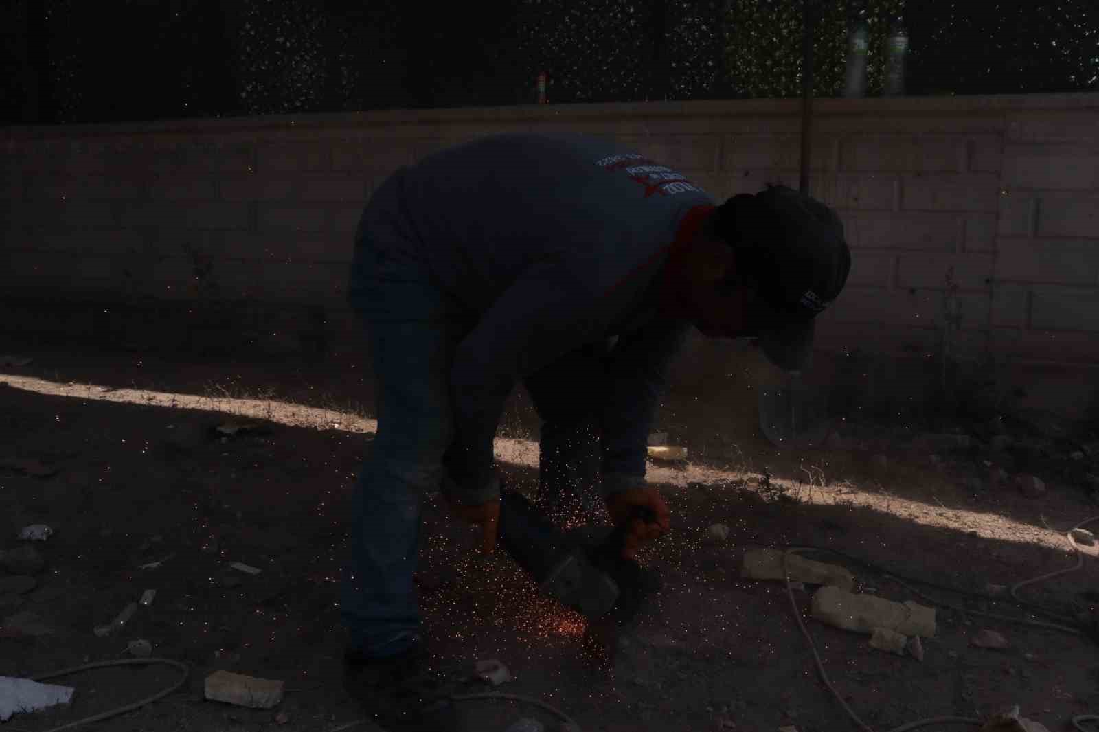 Demircilerin sıcak havada zorlu mesaisi