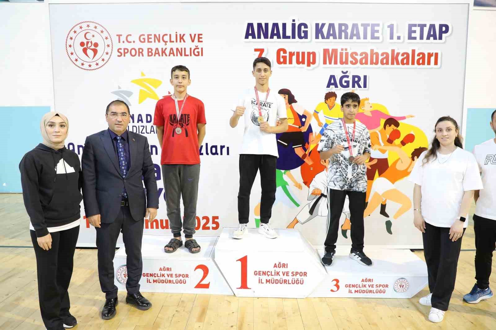 Genç karateciler Ağrı’da madalya için ter döktü