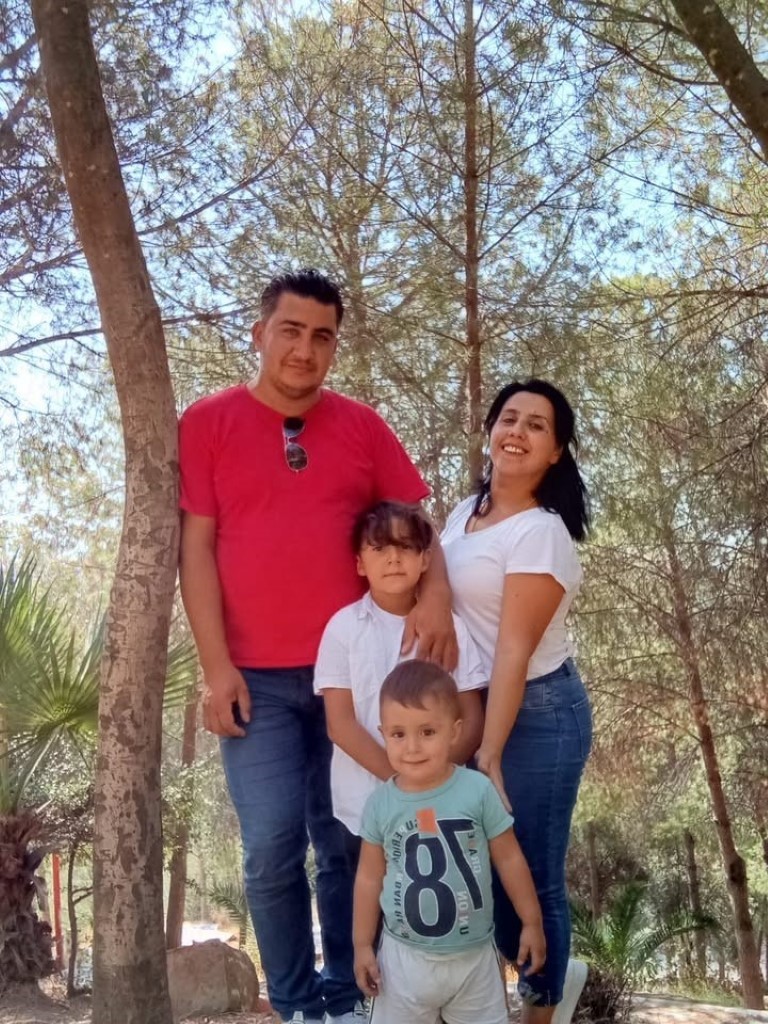 Ailesini yakarak katletmişti, gizlice defnedildi