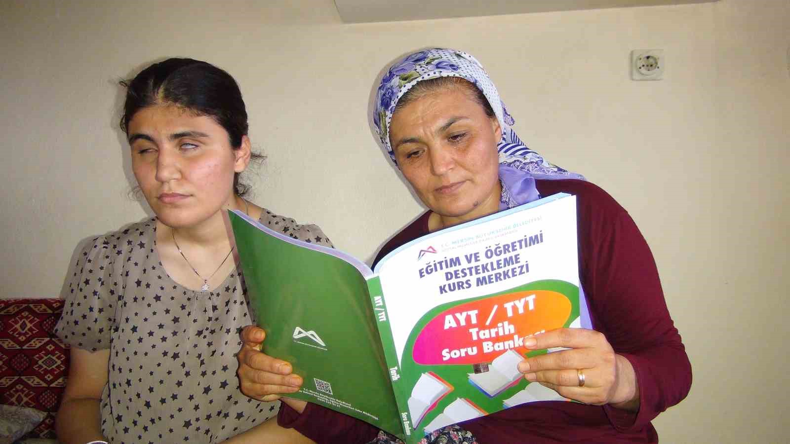 İlkokul mezunu annesi çalıştırdı, görme engelli kızı üniversiteyi kazandı